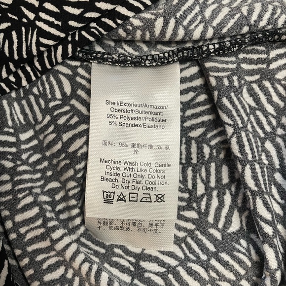 DKNY Women's Sleeveless Shirt Black White Tank Top Women’s Size Large - Picture 7 of 7